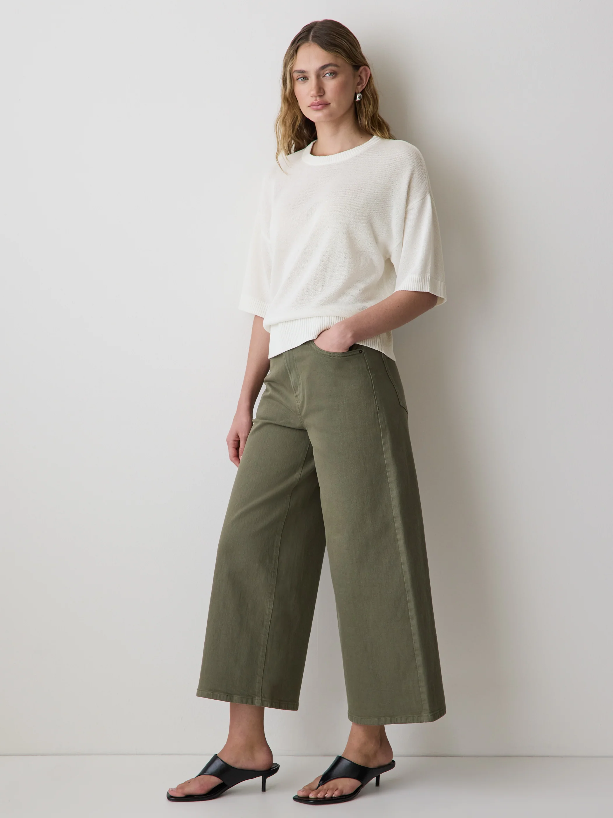 Short-Sleeve Crew-Neck Boxy Sweater - Image 2