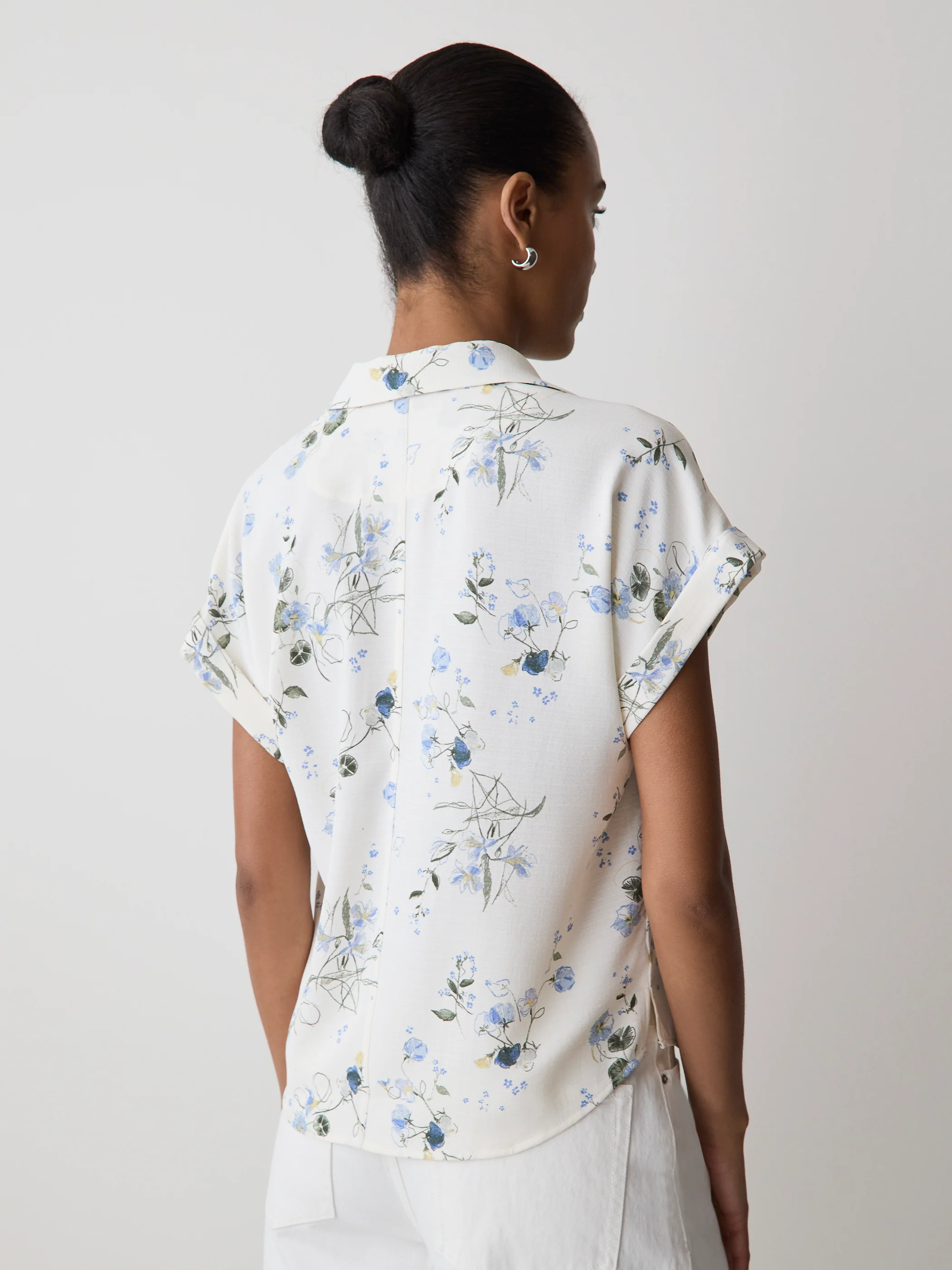 Short-Sleeve Buttoned-Down Blouse - Image 3