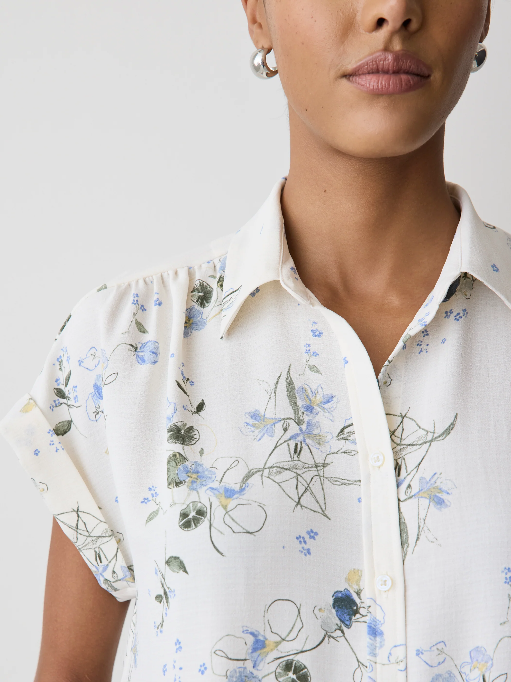 Short-Sleeve Buttoned-Down Blouse - Image 4