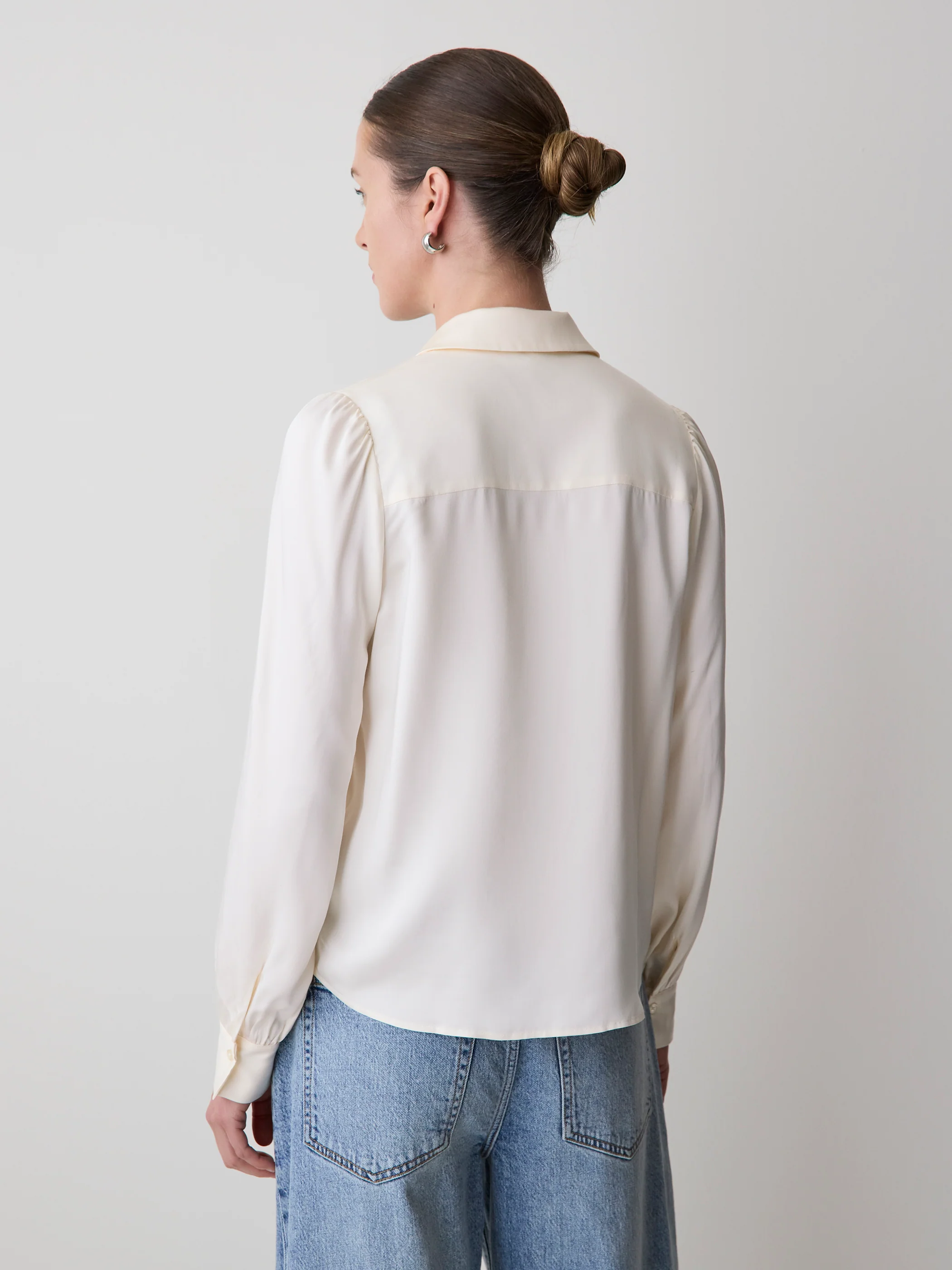 Long-Sleeve Buttoned-Down Fluid Blouse - Image 3
