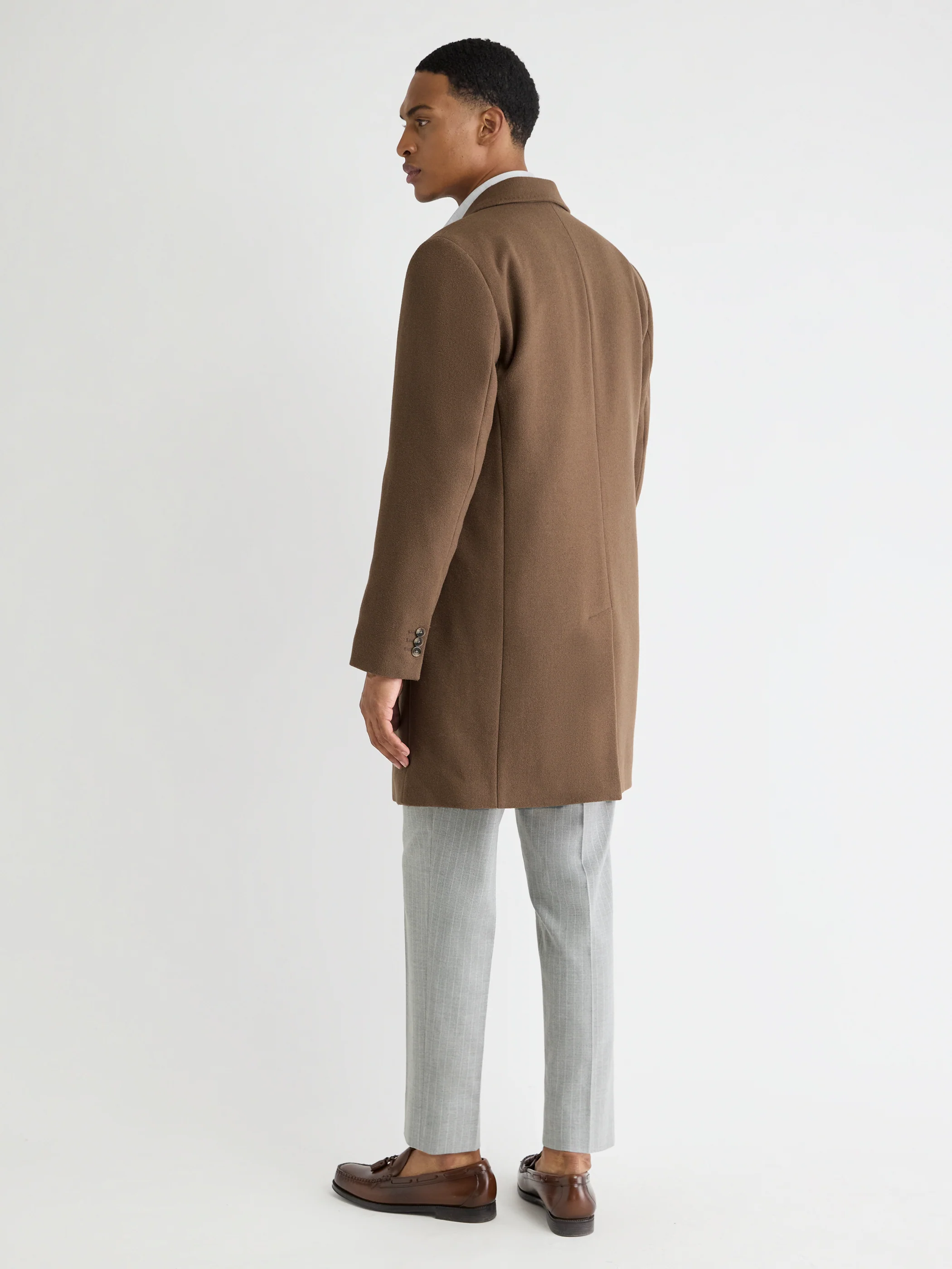 Classic Wool Coat with Tailored Collar - Image 10