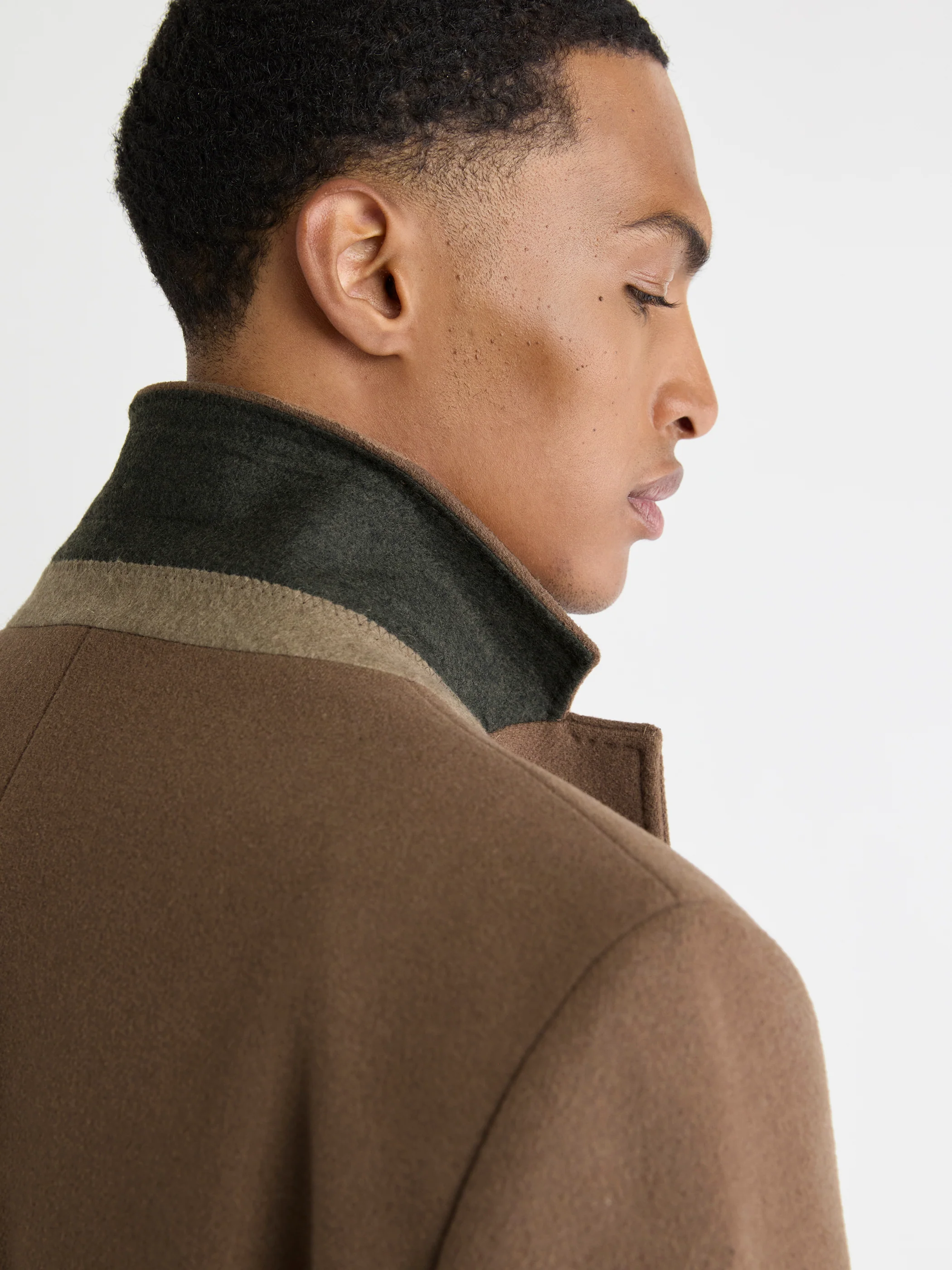Classic Wool Coat with Tailored Collar - Image 13