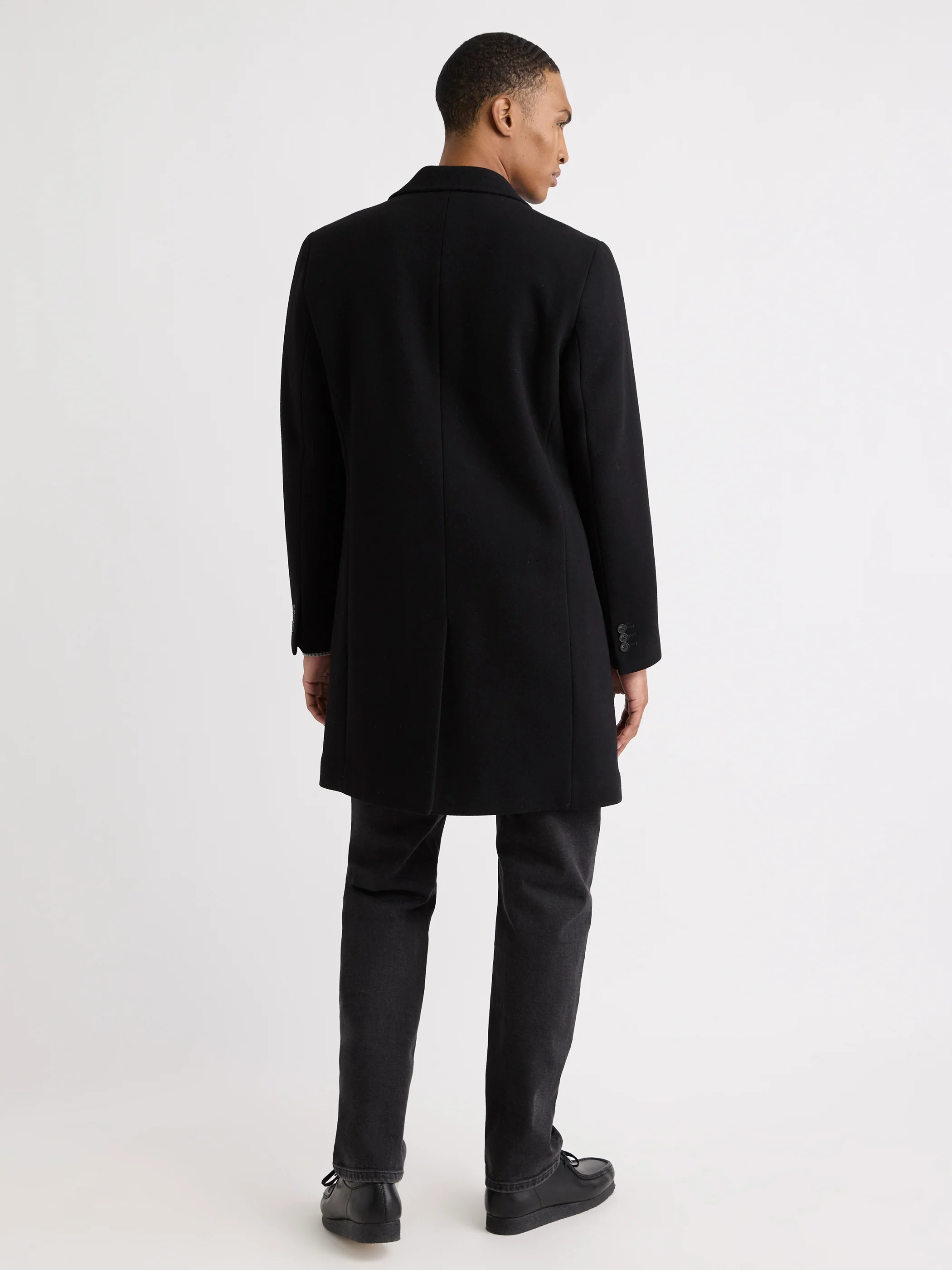 Classic Wool Coat with Tailored Collar - Image 3