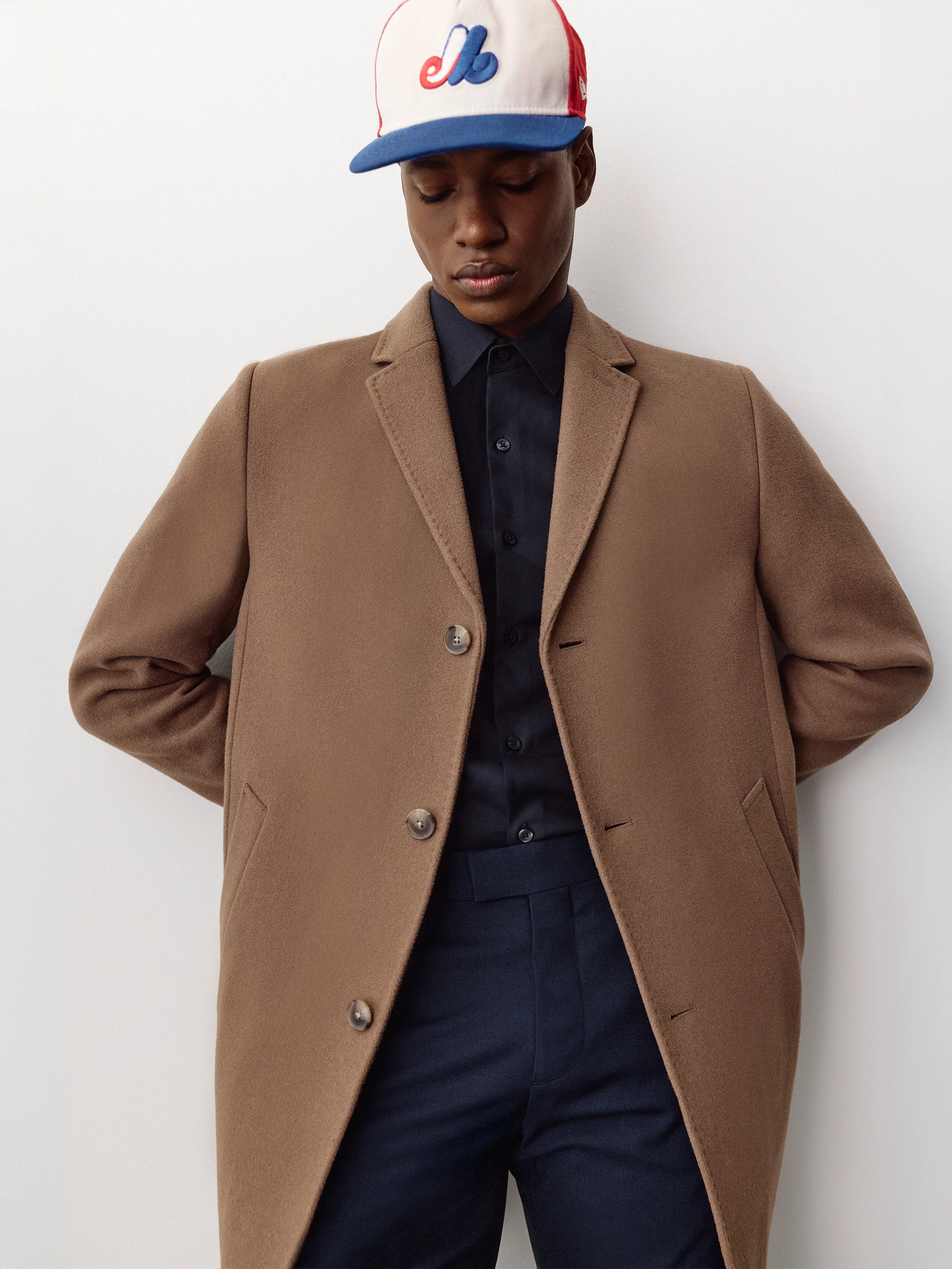 Classic Wool Coat with Tailored Collar - Image 7