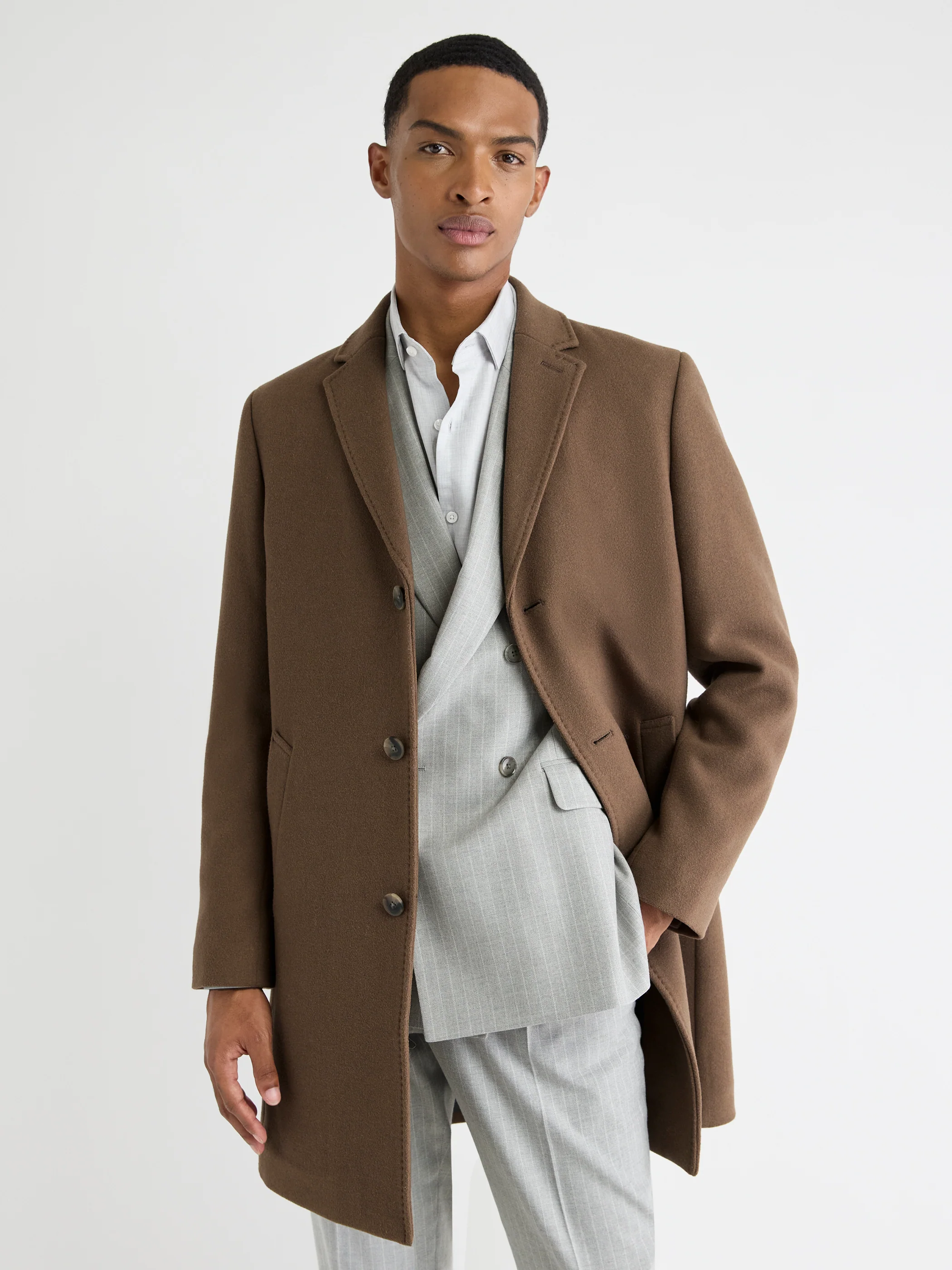 Classic Wool Coat with Tailored Collar - Image 8