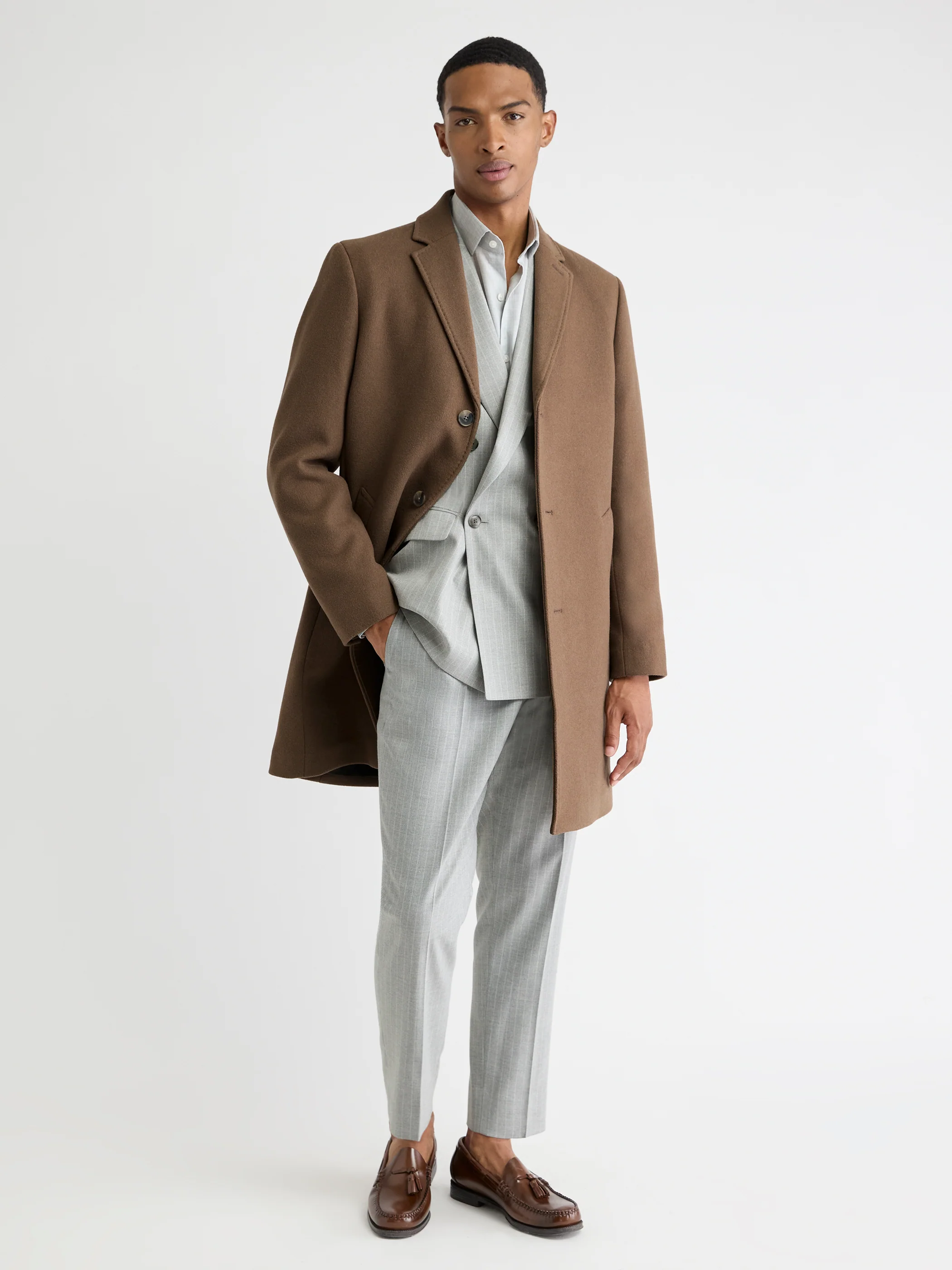 Classic Wool Coat with Tailored Collar - Image 9