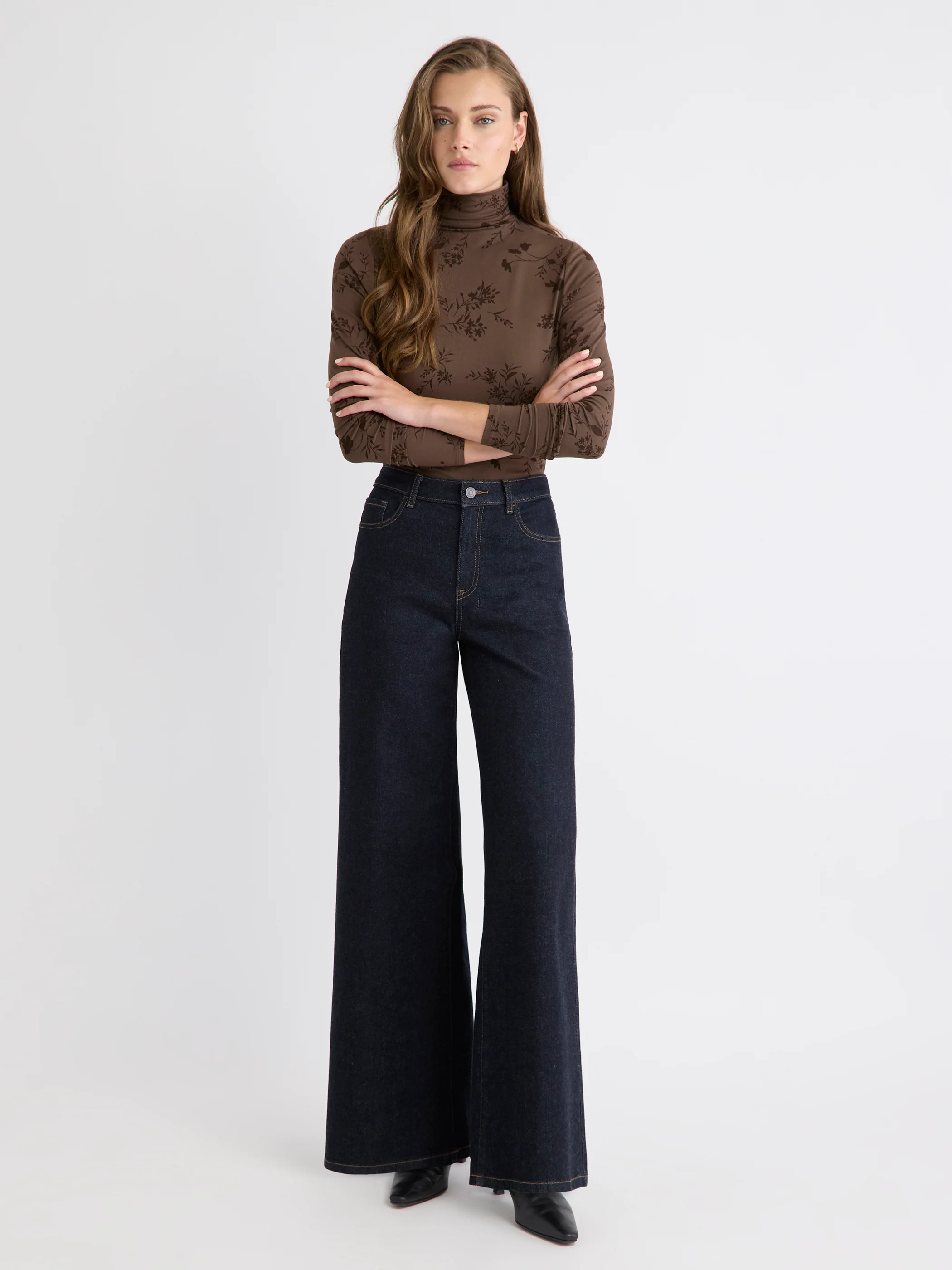 Fitted Long-Sleeve Mock-Neck Tee - Image 14