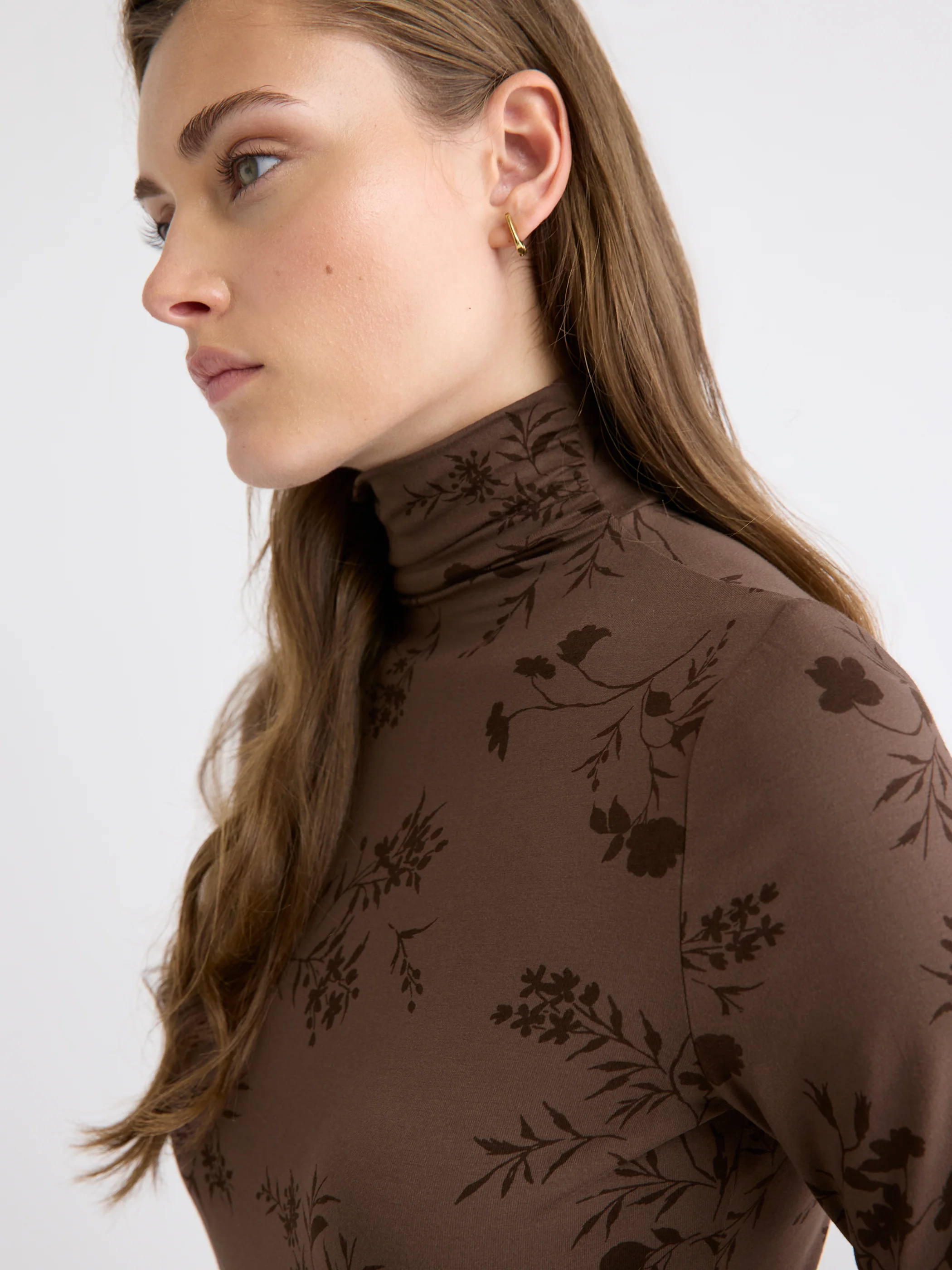 Fitted Long-Sleeve Mock-Neck Tee - Image 18