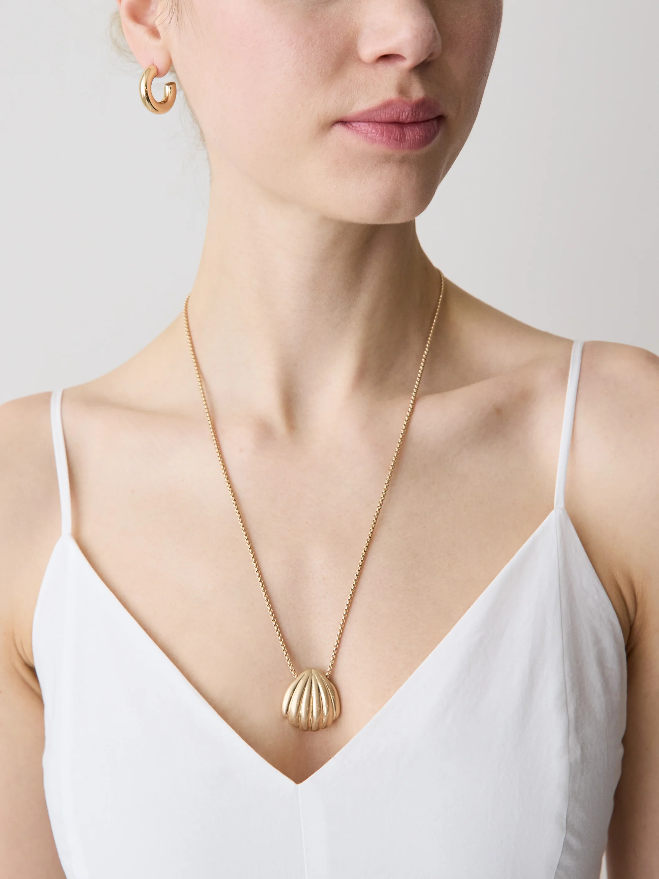 Long Necklace with Shell Pendant - Image 3