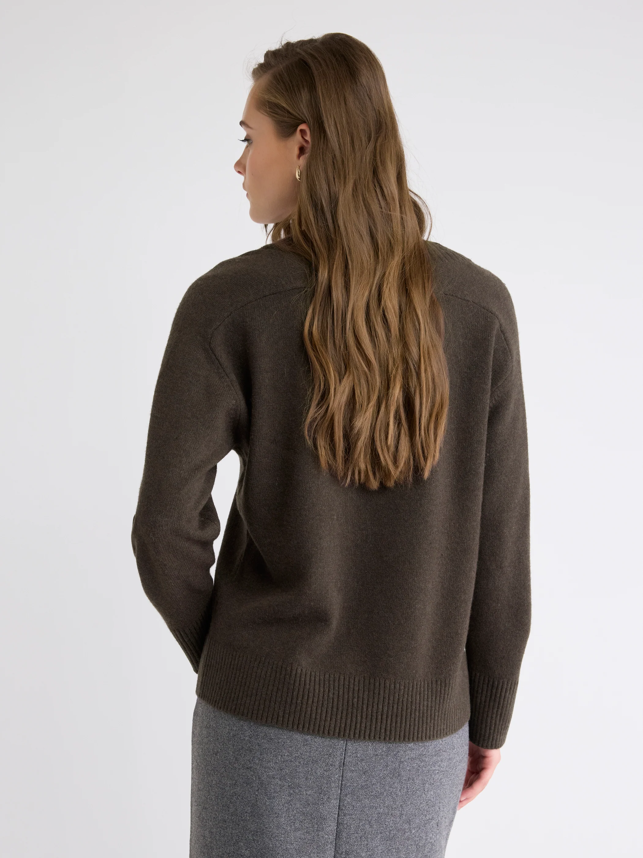 Long-Sleeve V-Neck Merino-Blend Sweater - Image 14