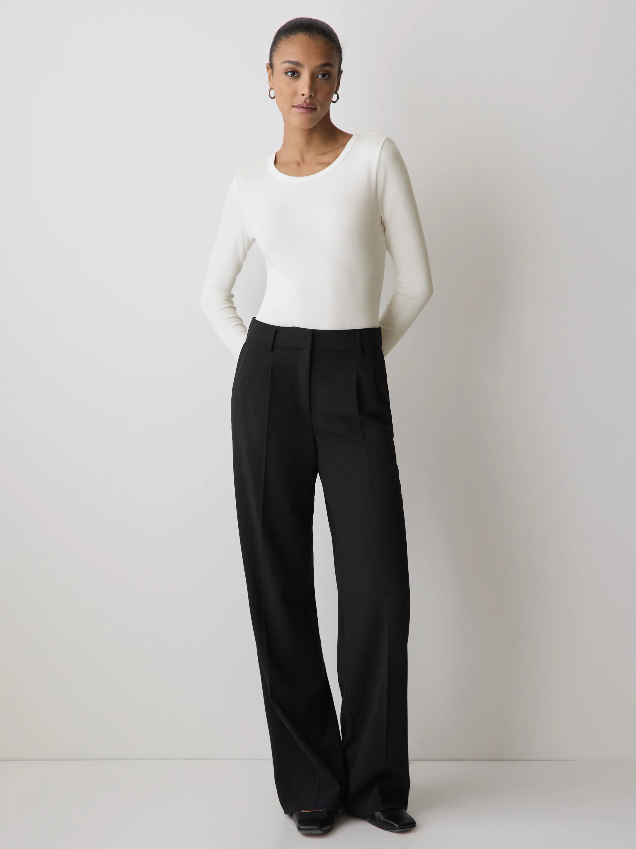 Luxe Knit Long-Sleeve Crew-Neck Fitted Ribbed Tee - Image 7
