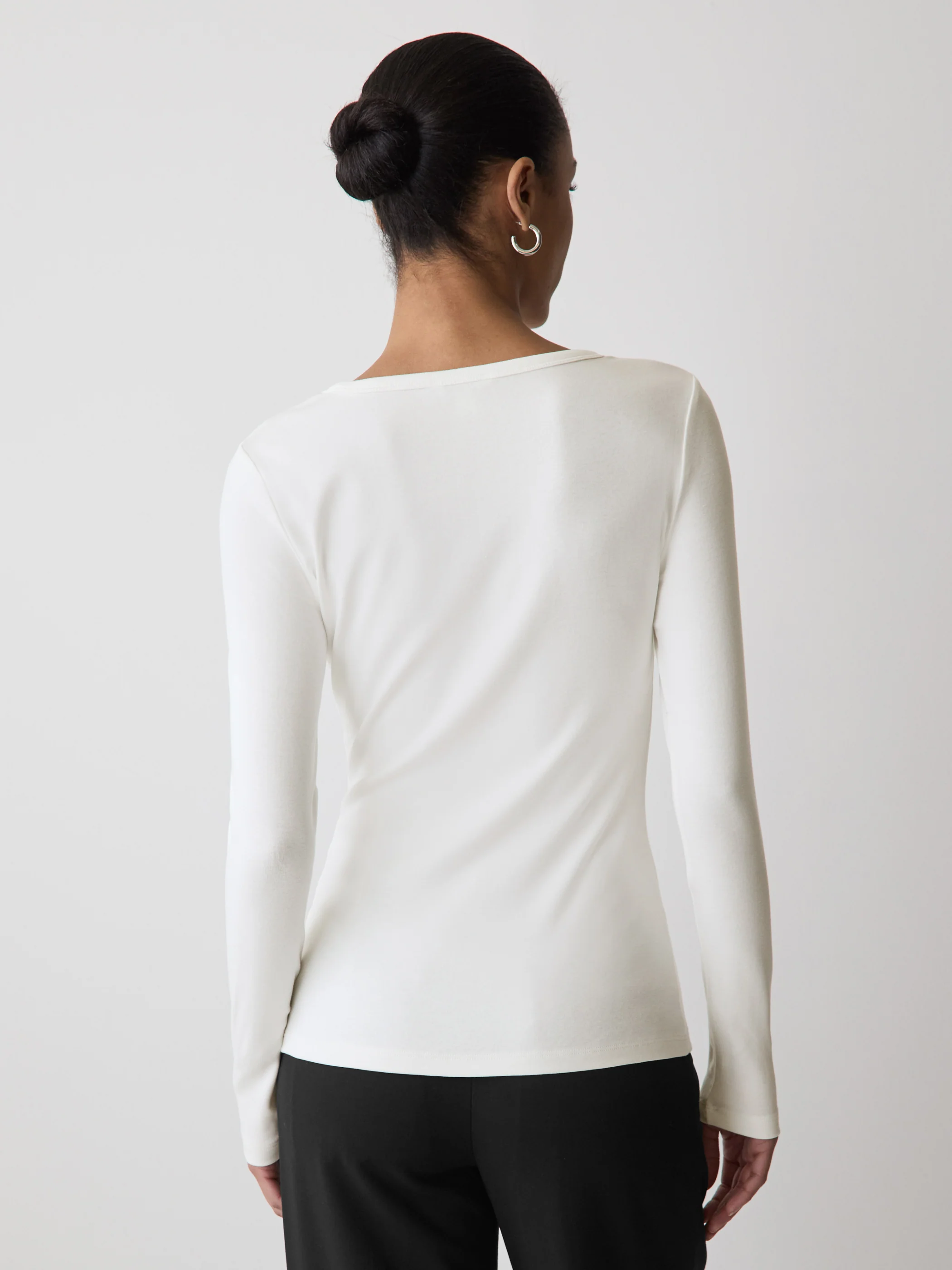Luxe Knit Long-Sleeve Crew-Neck Fitted Ribbed Tee - Image 8