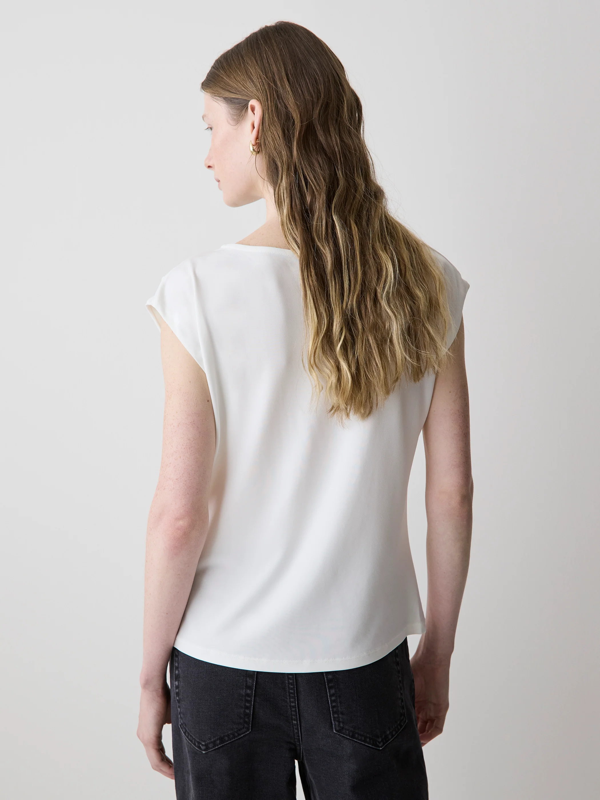 Extended-Sleeve Boat-Neck Top with Pleated Details - Image 9
