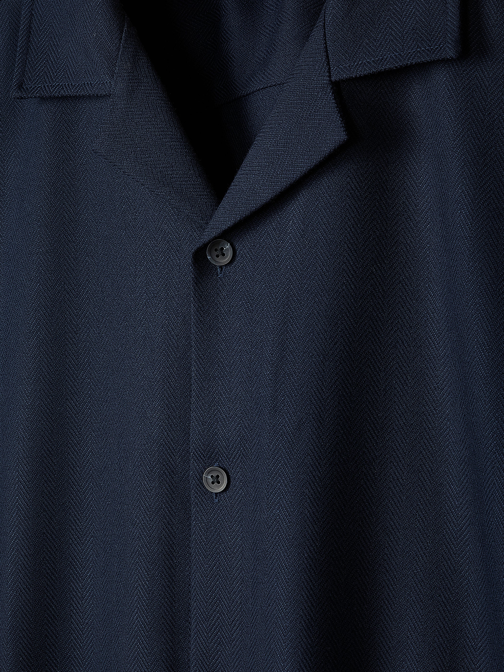 Short-Sleeve Herringbone Shirt with Camp Collar - Image 4
