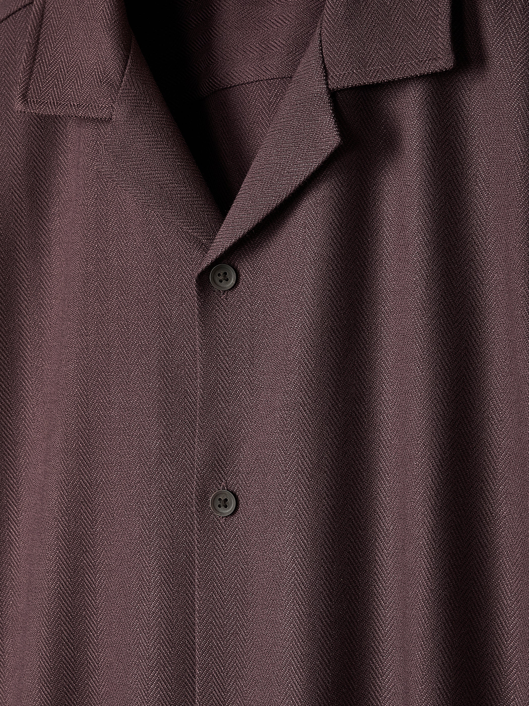 Short-Sleeve Herringbone Shirt with Camp Collar - Image 9