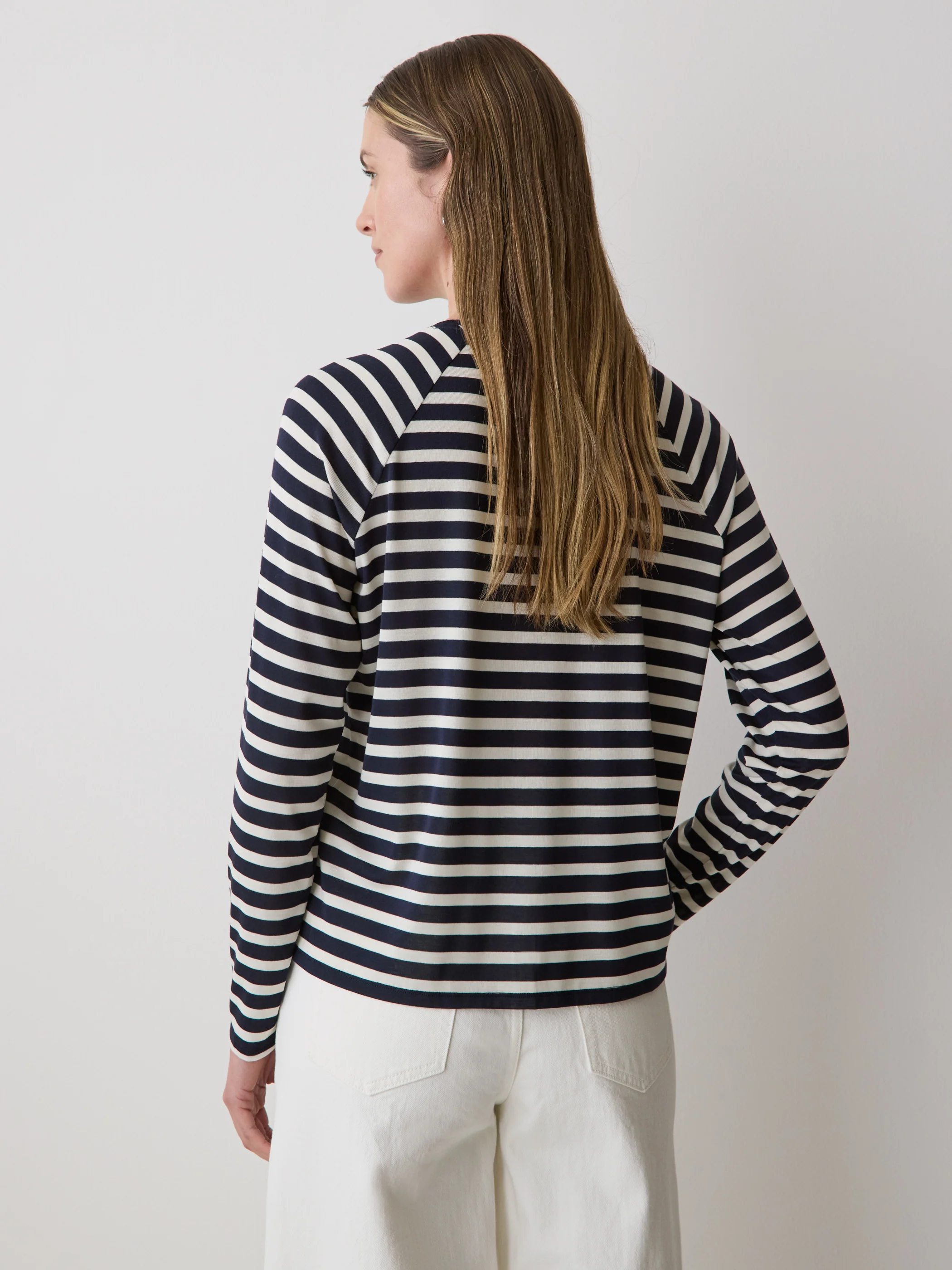 Long-Sleeve Crew-Neck Loose Tee - Image 8