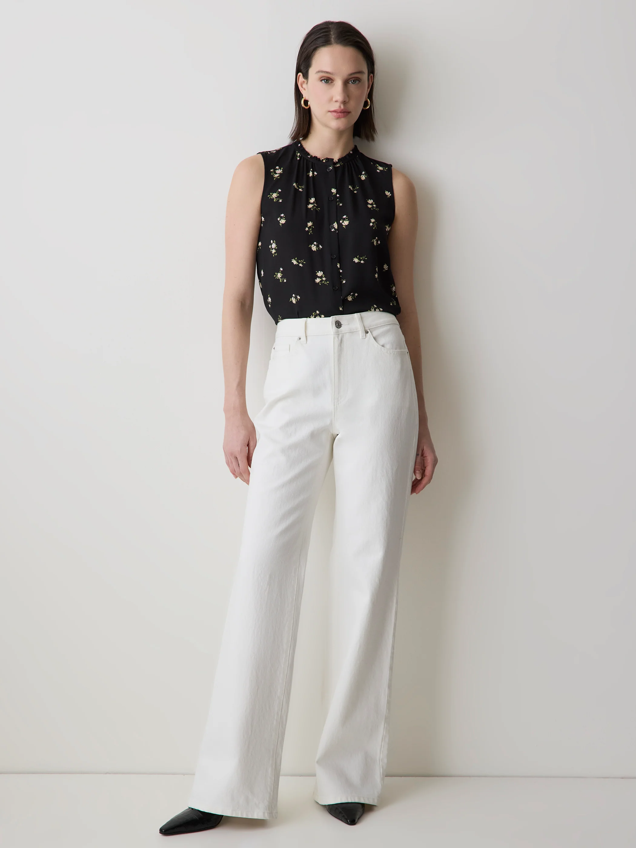 Sleeveless Buttoned-Down Blouse with Ruffled Trim - Image 20