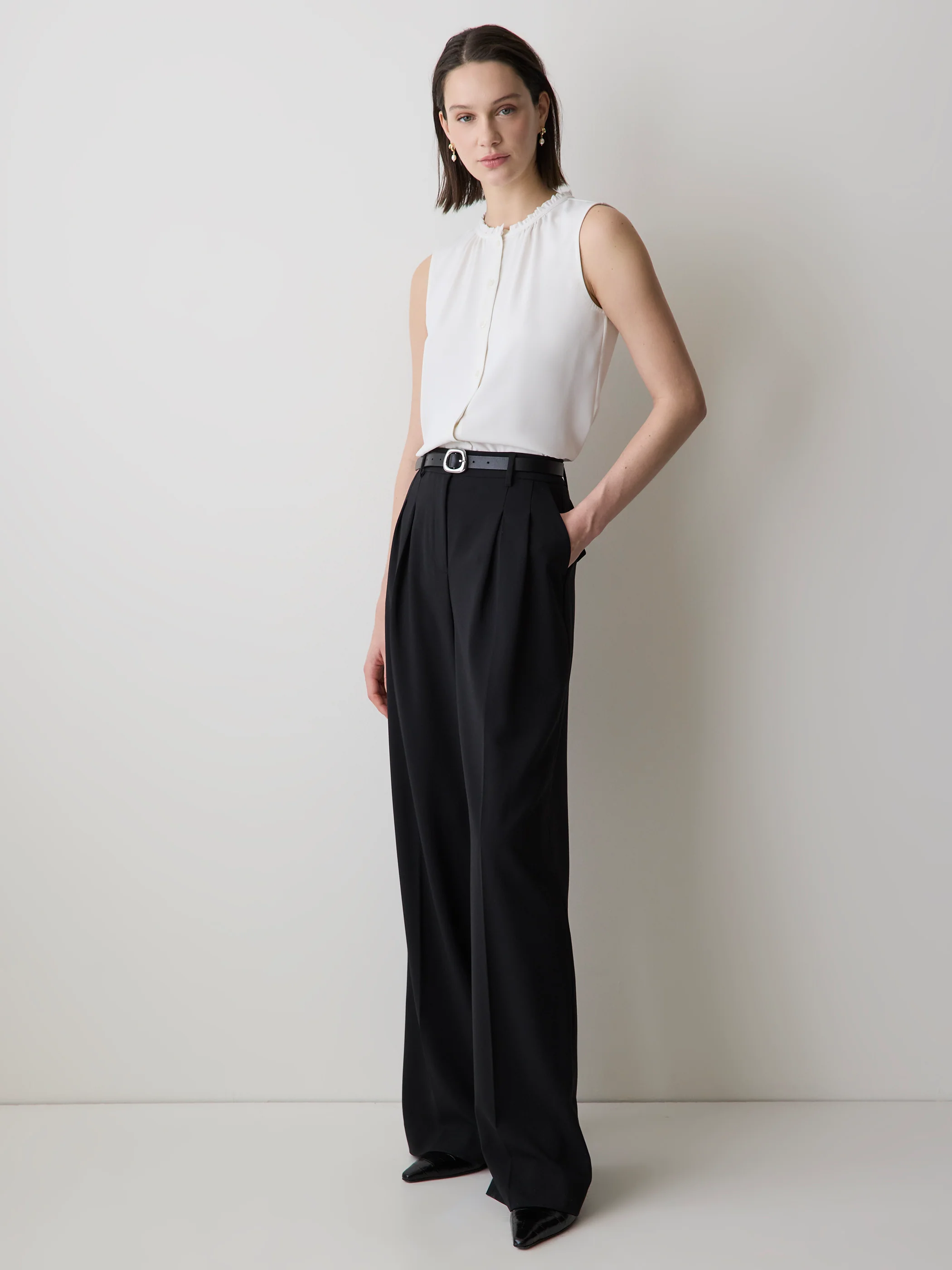 Sleeveless Buttoned-Down Blouse - Image 2