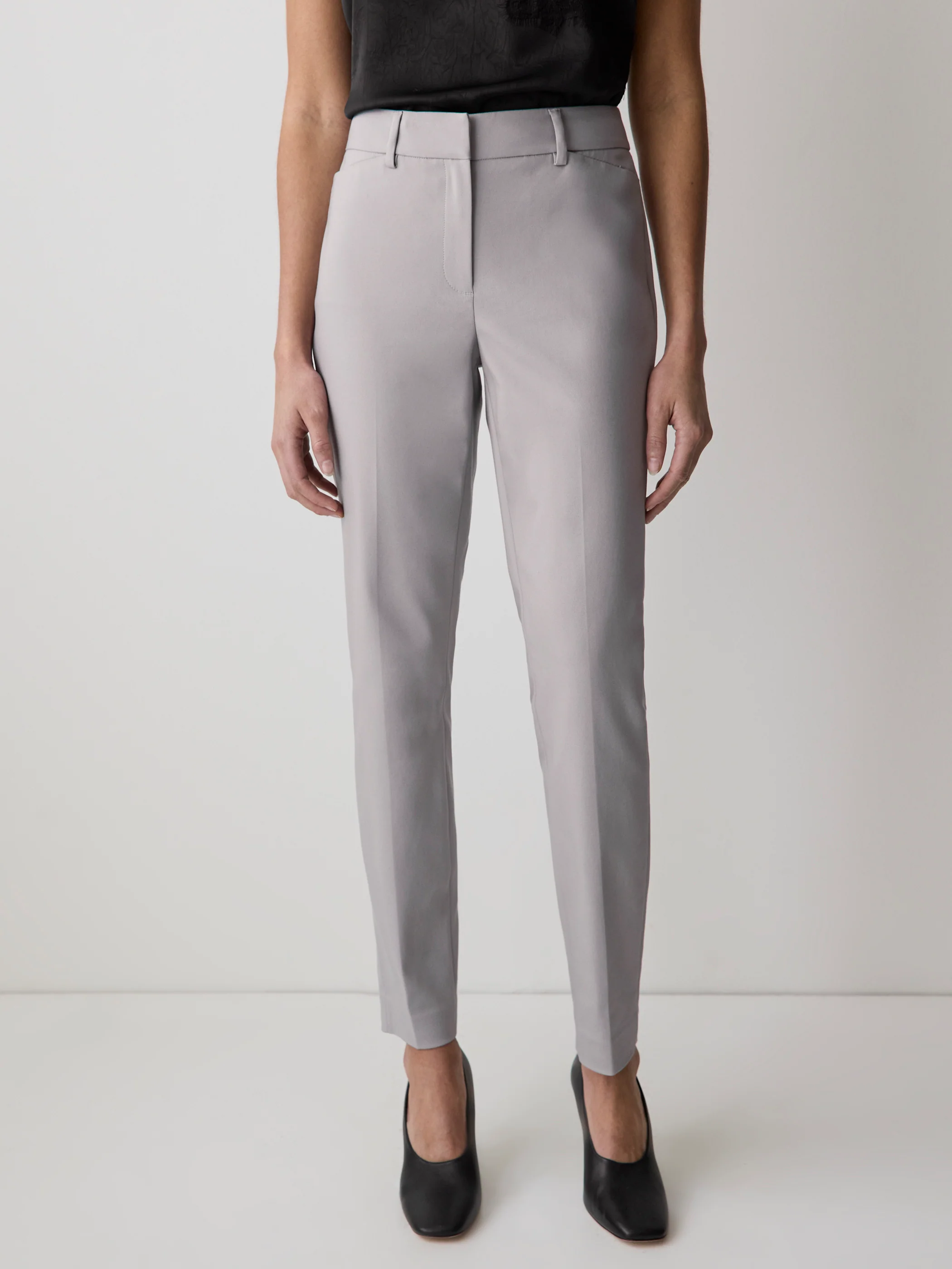 Limitless Mid-Rise Slim-Leg Signature Fit 7/8 Pant - Image 11