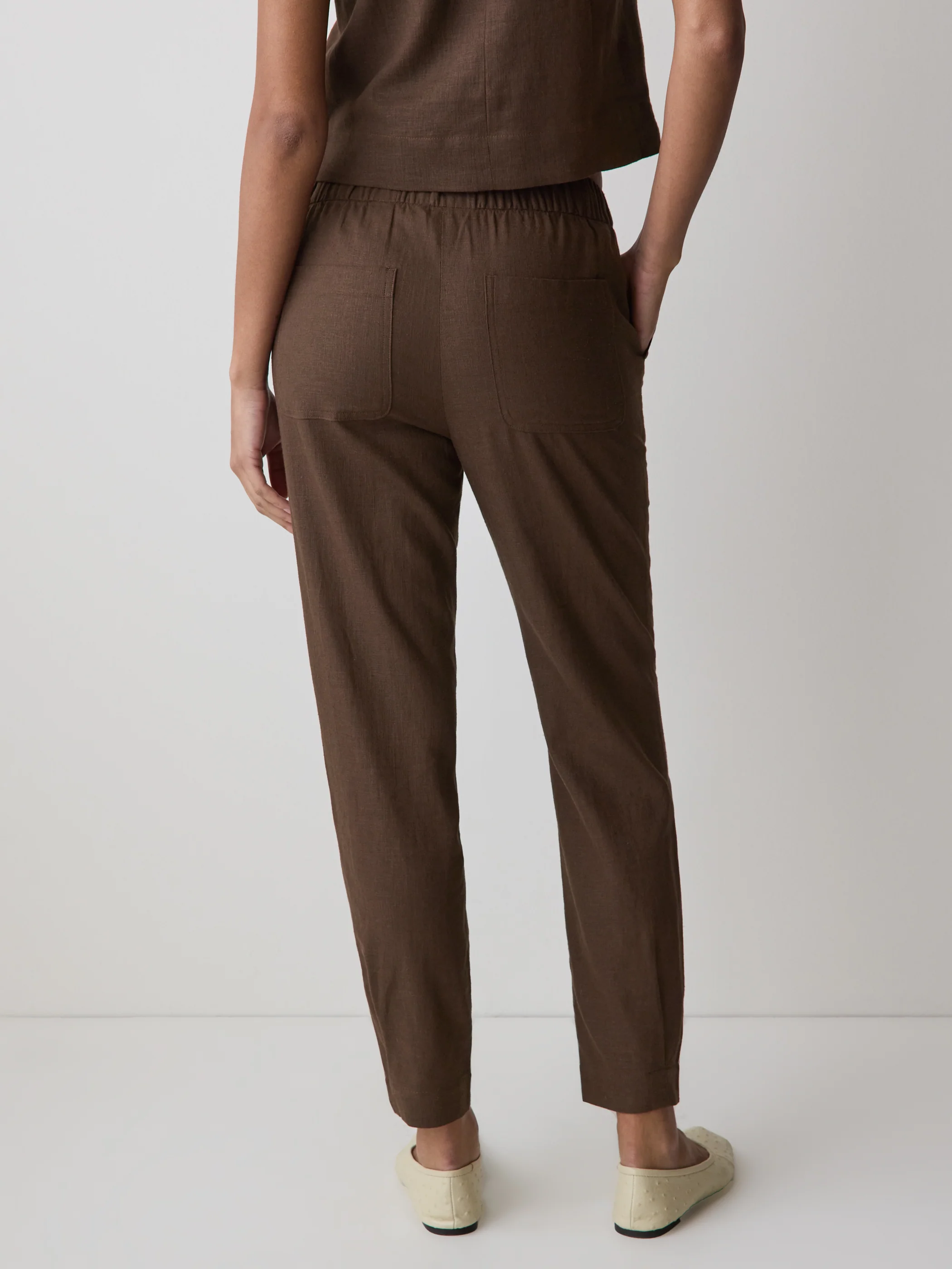 Linen Mid-Rise Tapered-Leg Jogger Pant - Image 15