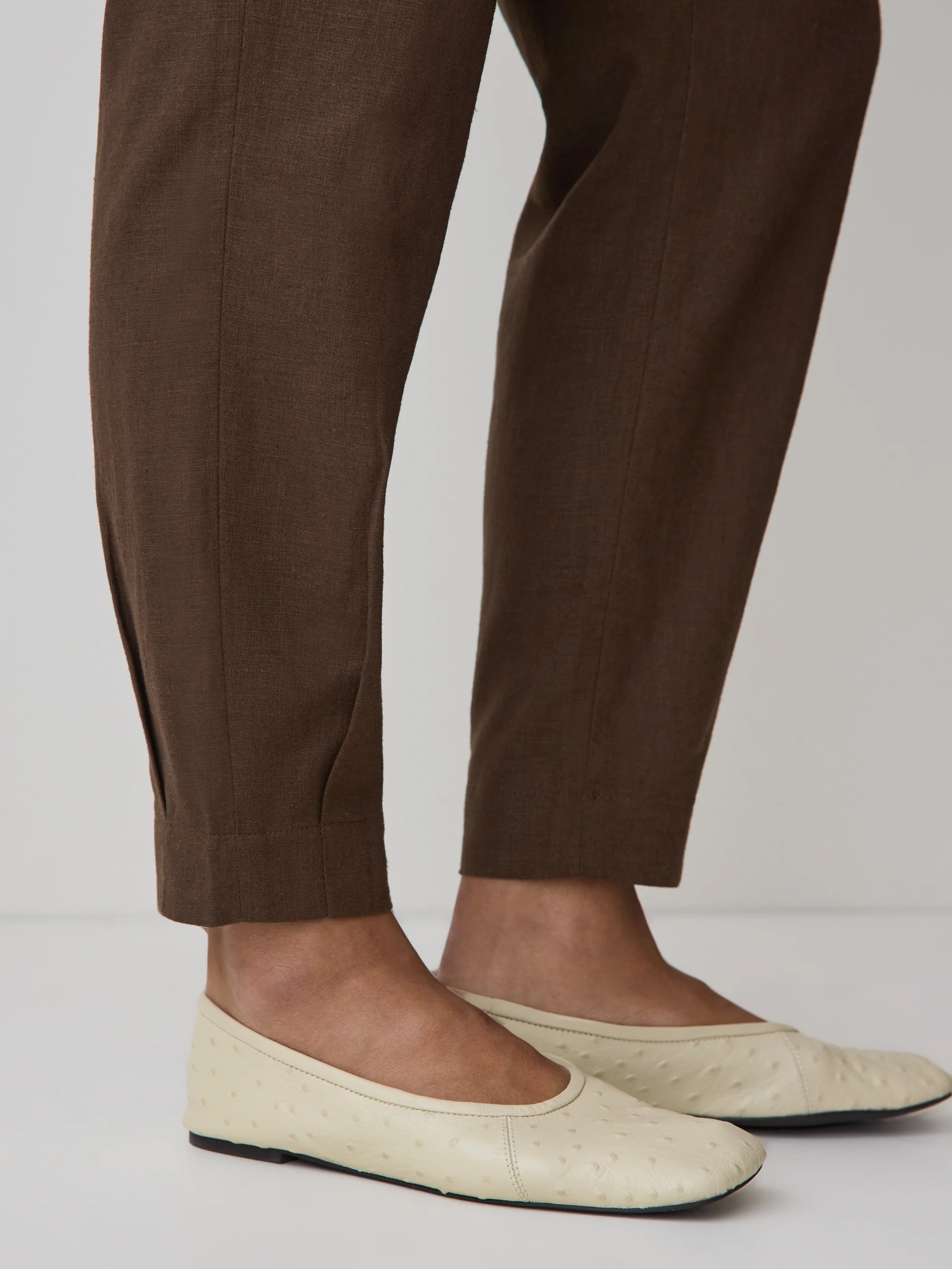 Linen Mid-Rise Tapered-Leg Jogger Pant - Image 19