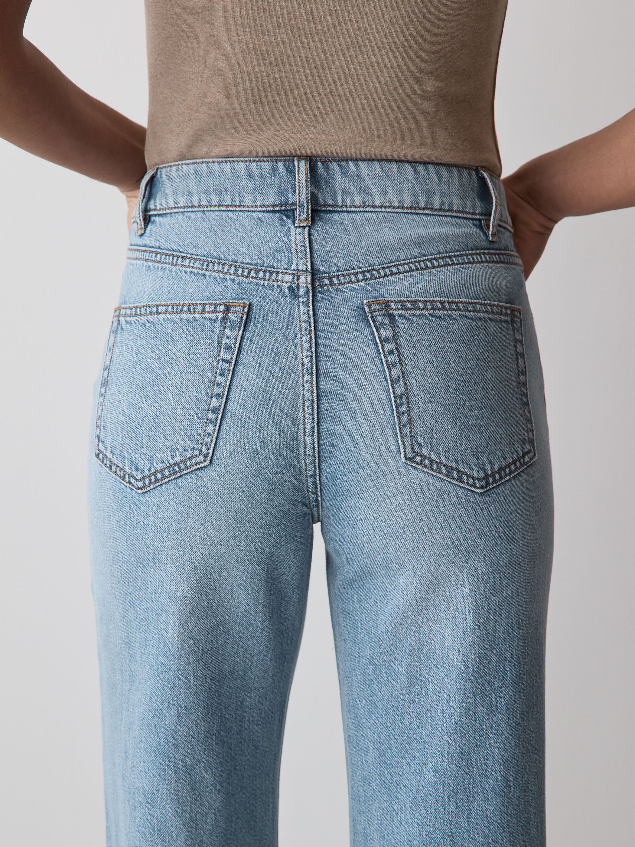 High-Rise Wide-Leg Jeans - Image 4