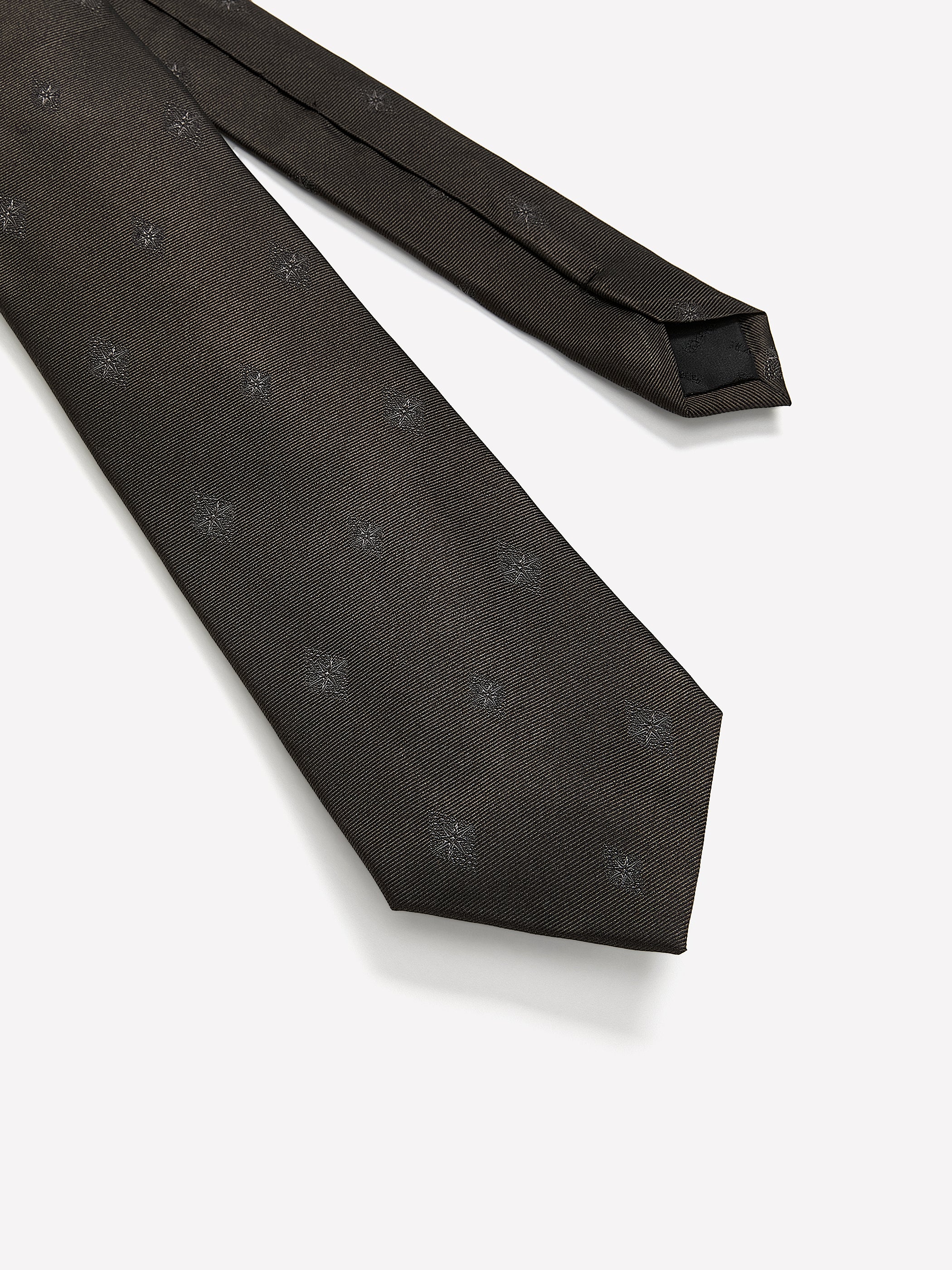 Wide Tie with Woven Pattern - Image 4