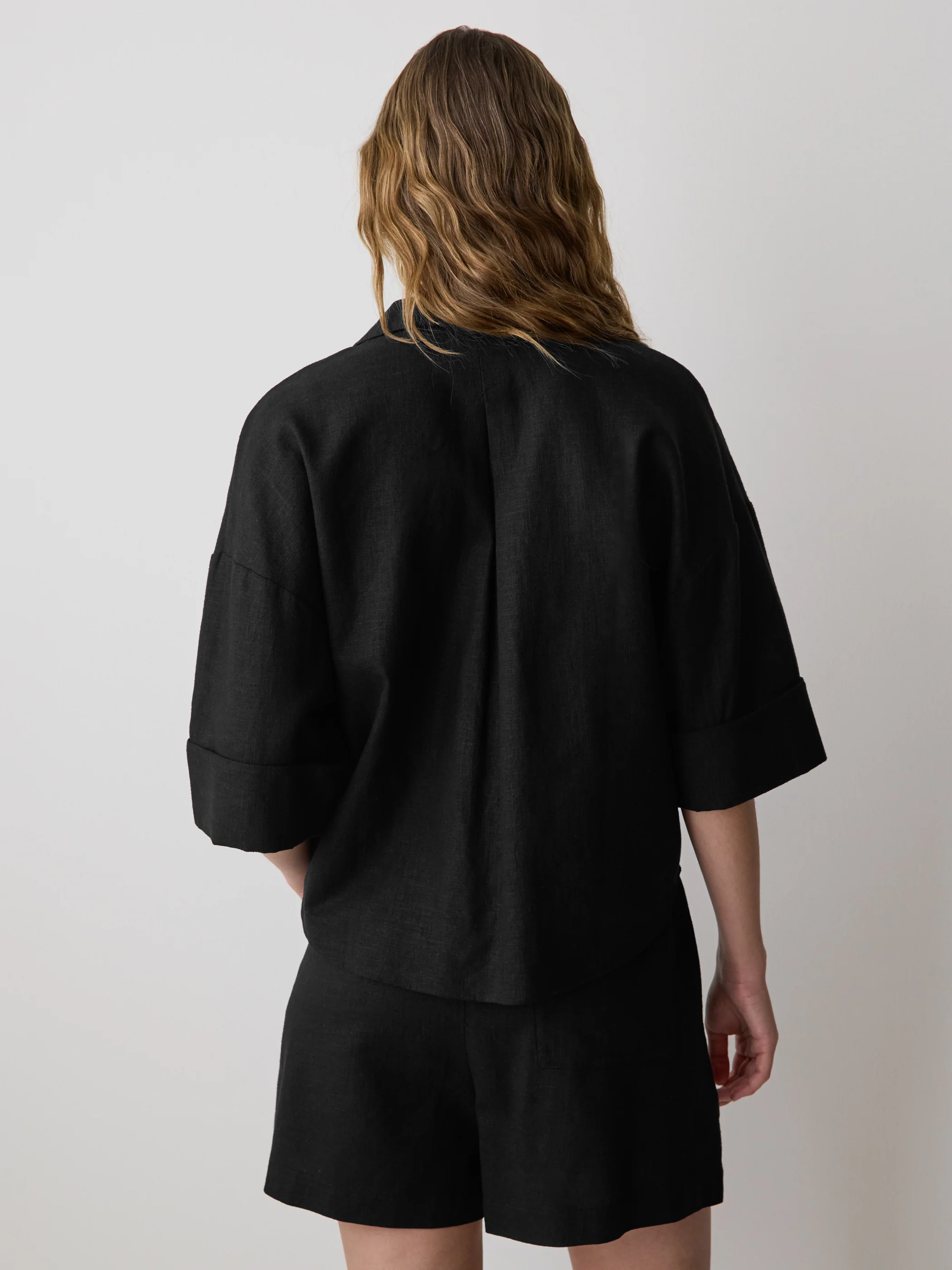 Linen-Blend Short-Sleeve Blouse with Shirt Collar - Image 3