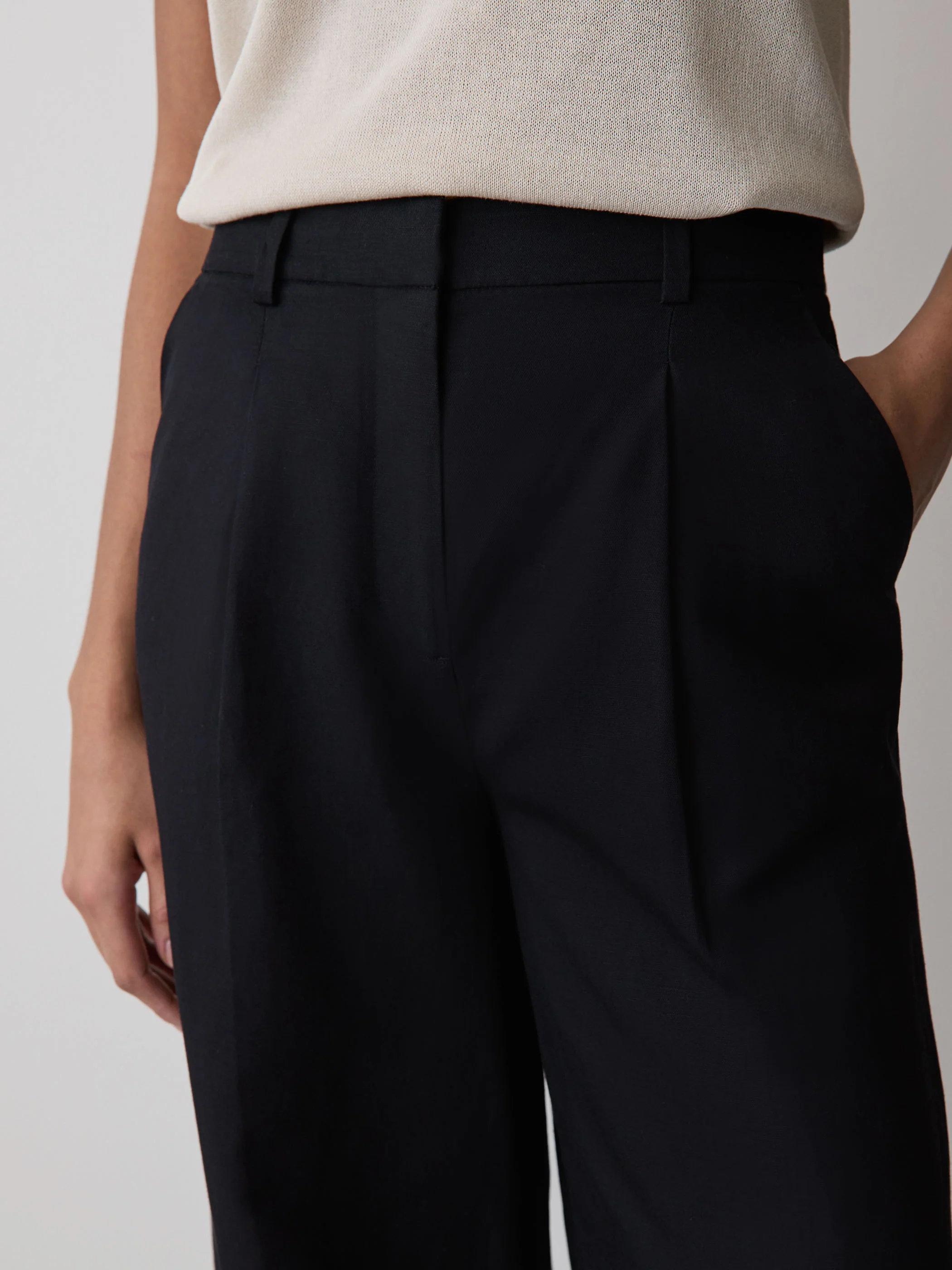 Wide-Leg High-Rise Linen-Blend Pant - Image 4